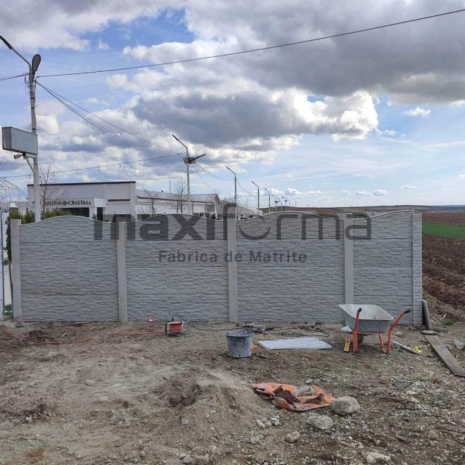 Set Matrite gard panou intreg format din 3 matrite mijloc + 1 terminatia si 2 stalpi LIS, Model – Piatra Sparta Romania